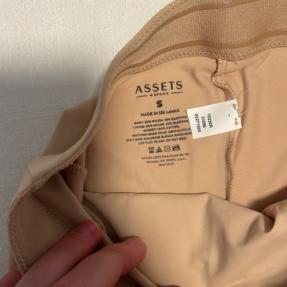Assets by Spanx - Picture 3 of 3
